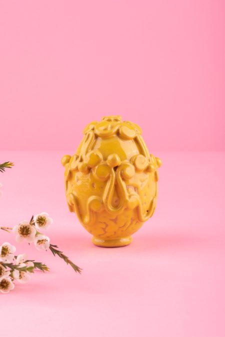 Dovi | uovo in ceramica gialla di Grottaglie