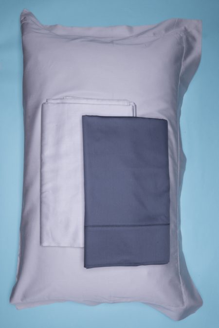 Dovì | Completo letto singolo in rasatello di cotone grigio chiaro e titanio con punto a giorno