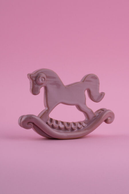 Dovì | Cavallo a dondolo in ceramica handmade rosa